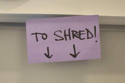 Purple sticky note that says "to Shred".