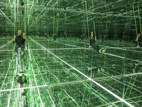 Glass cube interior at Ålborg kunstmuseet by Thilo Frank.