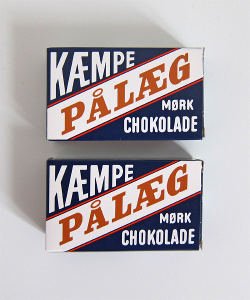 Tom's kæmpe pålæg mørk chokolade, chocolate pieces for putting on white bread.