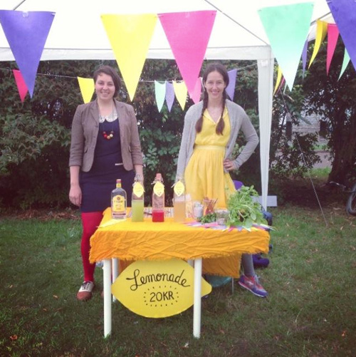 Carli and Mette at their lemonade stand.